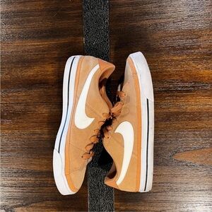 Nike Men's Tan Court Low